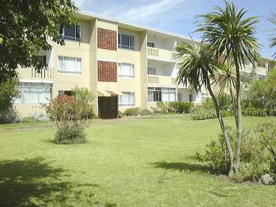 Apartment / Flat For Rent in Claremont, Cape Town